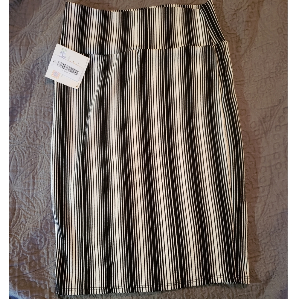 NWT LuLaRoe Cassie & Classic Tee HTF!